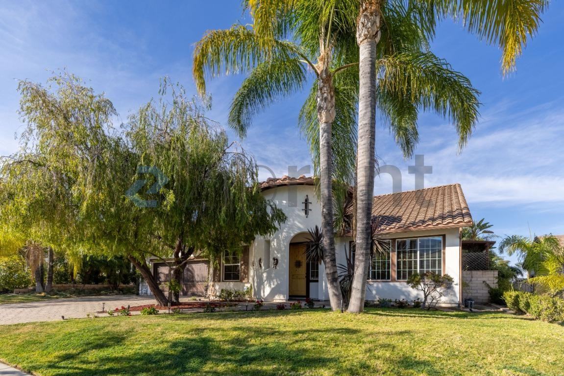 1485 Clearview Cir - Photo 2 of 40