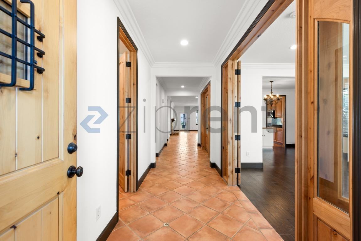 1485 Clearview Cir - Photo 5 of 40