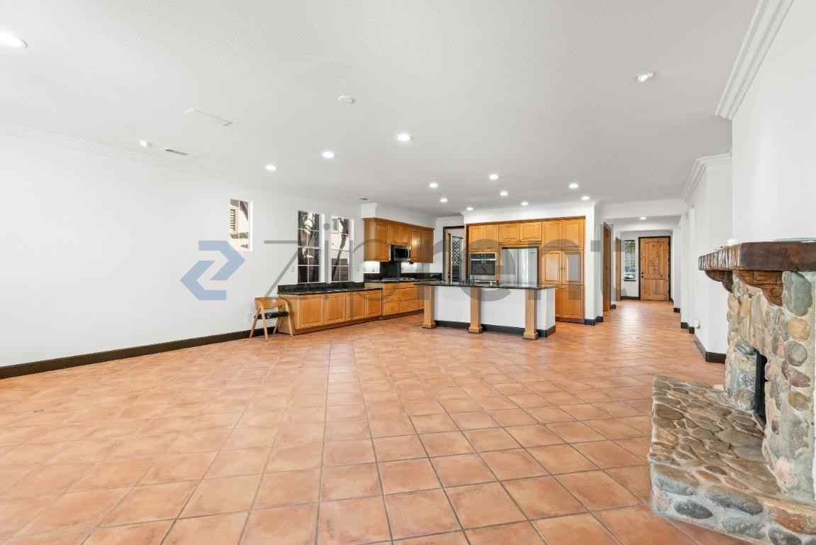 1485 Clearview Cir - Photo 7 of 40