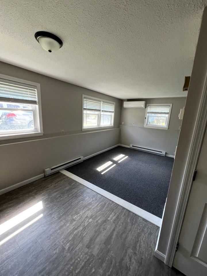 51 Glenwood Dr #1 - Photo 5 of 21
