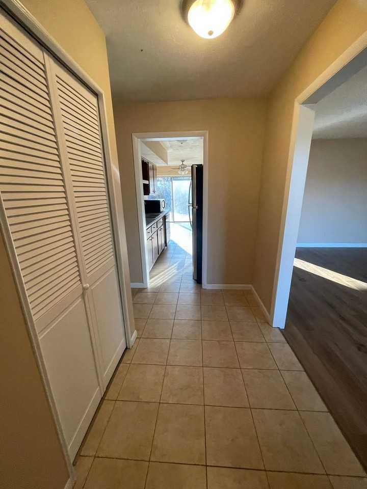 2031 S Barcliff Ave - Photo 3 of 16