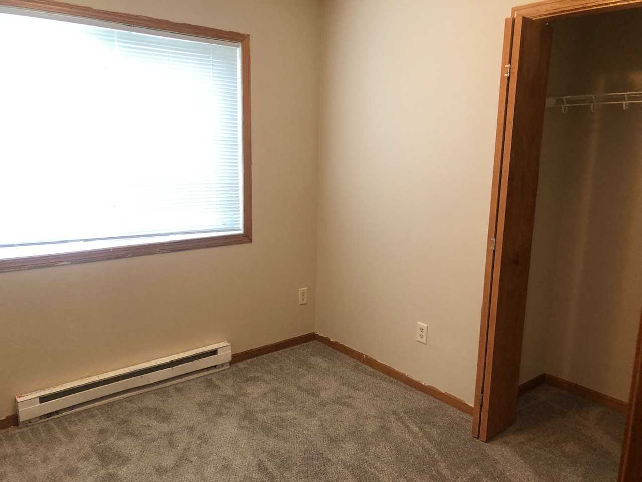 Knox Ave 2: 1030 - Photo 5 of 12