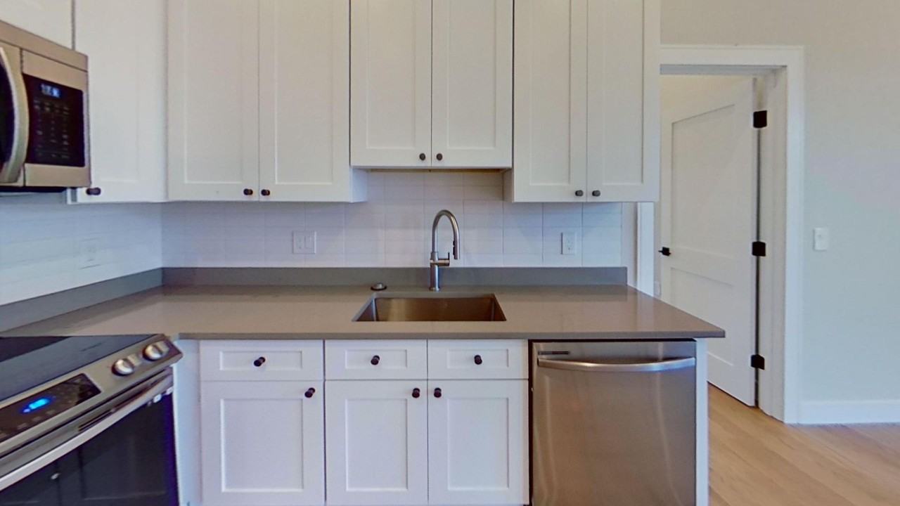 16 Highgate St - Photo 2 of 11