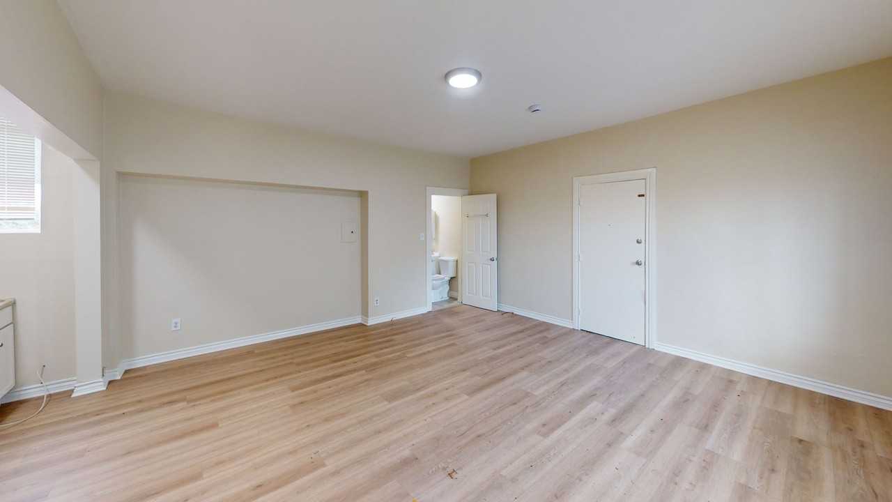 405 Soto. - Photo 2 of 3