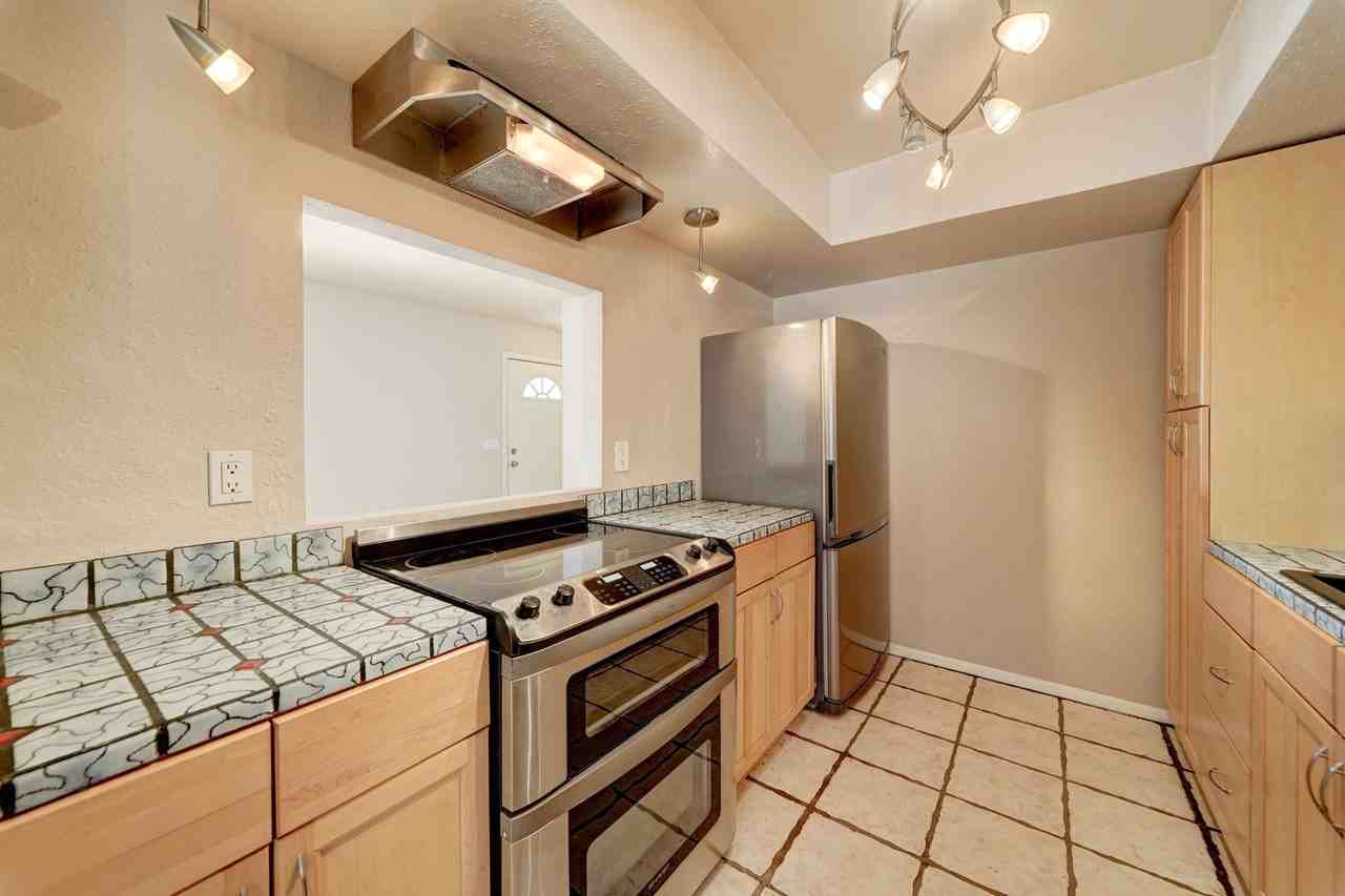 1032 E Michelle Dr - Photo 5 of 32