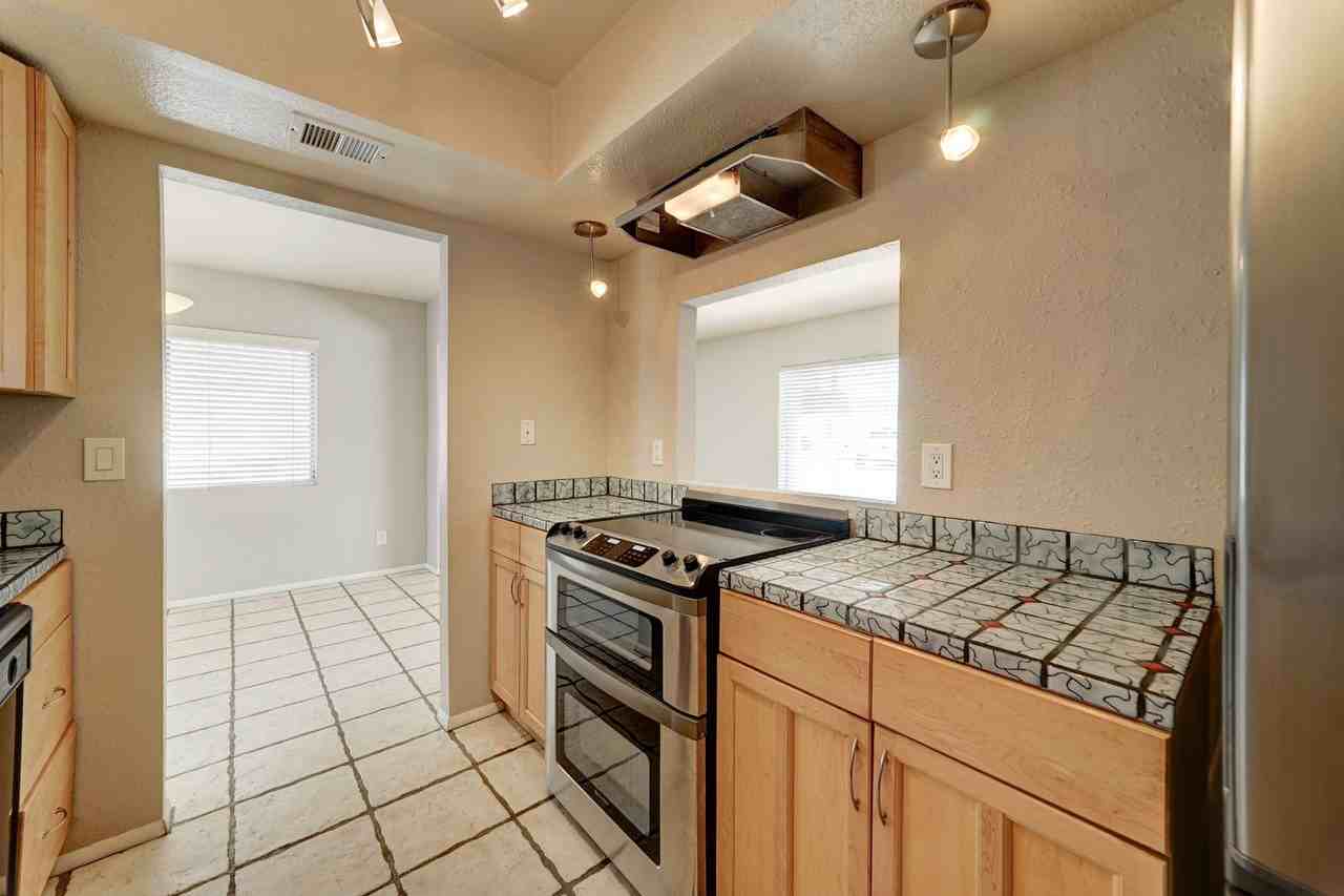 1032 E Michelle Dr - Photo 7 of 32