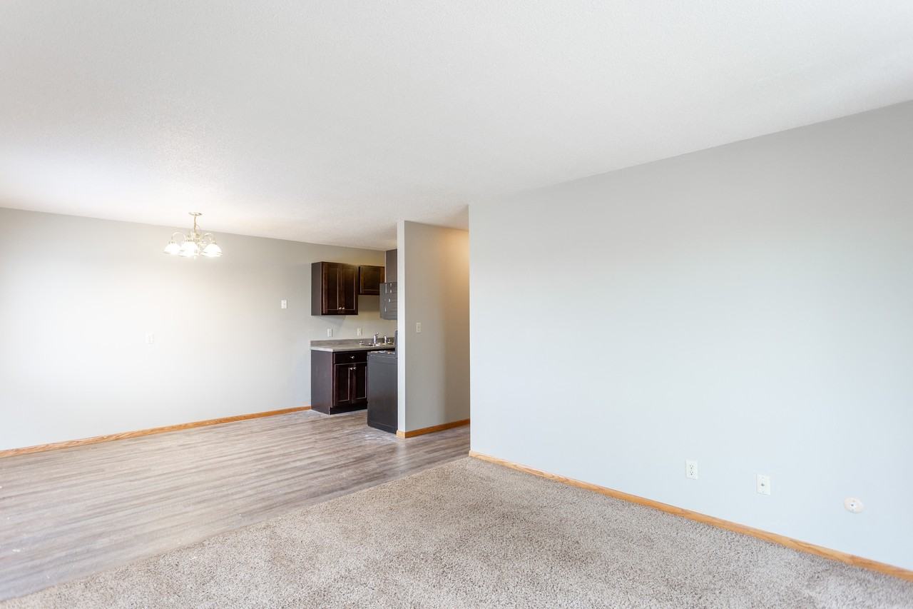 Kings Kourt Apartments - Photo 3 of 21