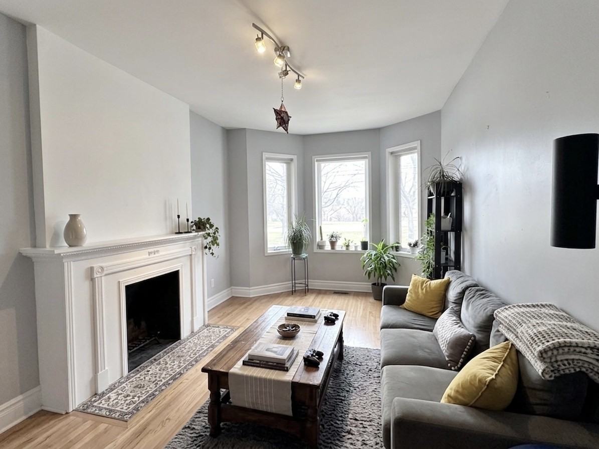 581 Carlaw Ave #MAIN