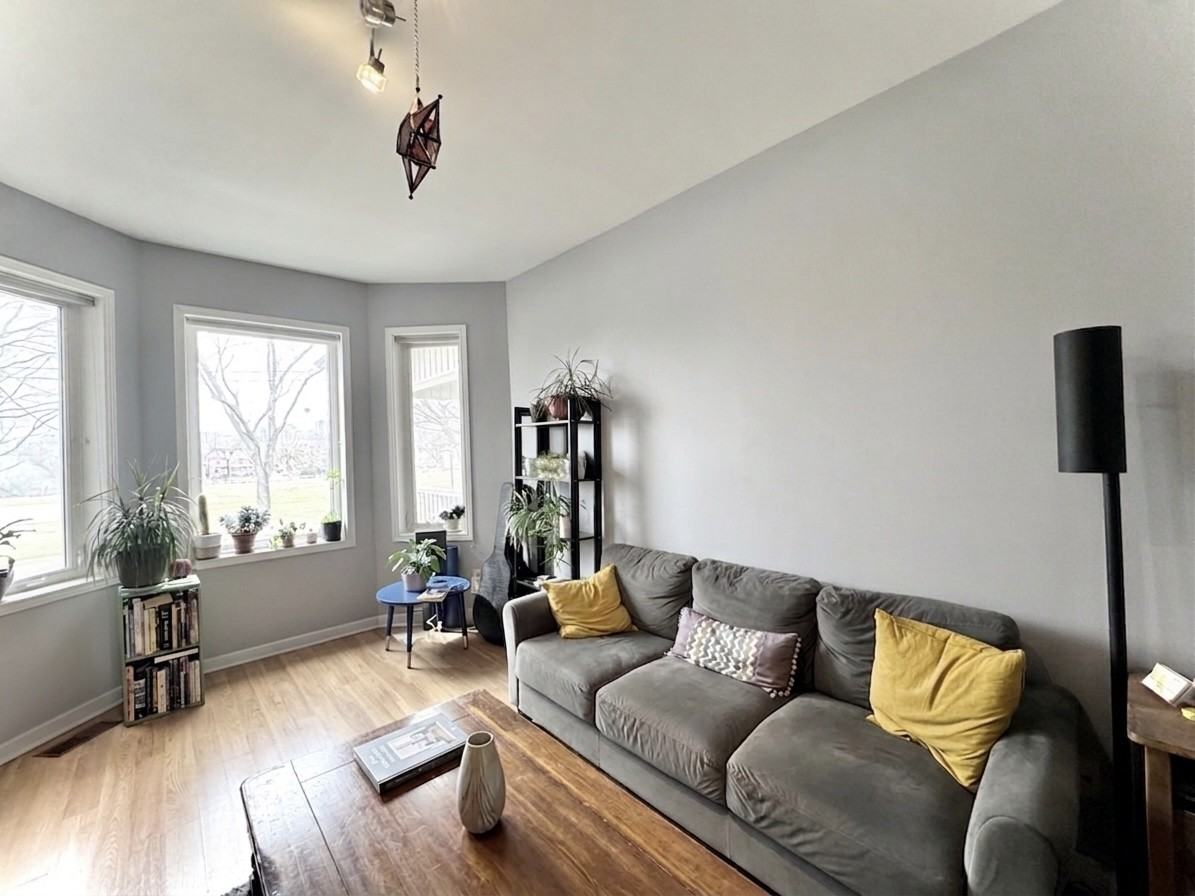 581 Carlaw Ave #MAIN - Photo 2 of 11