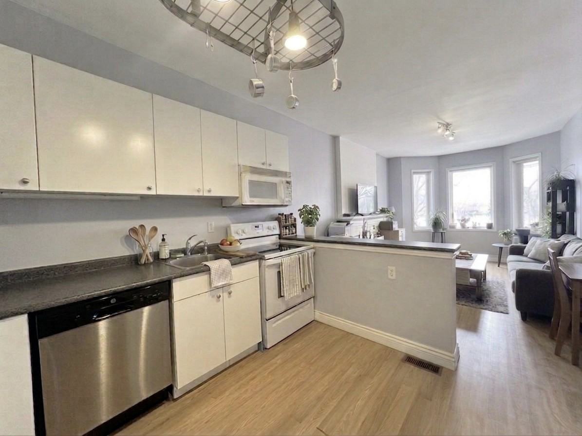 581 Carlaw Ave #MAIN - Photo 4 of 11