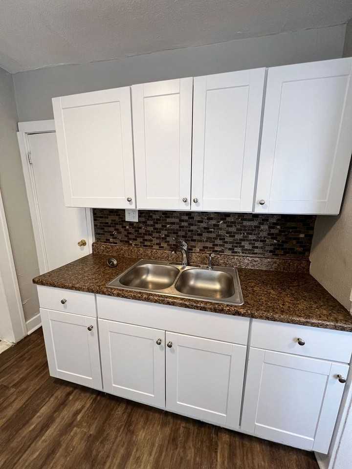 2908 E 29th St - Photo 6 of 14