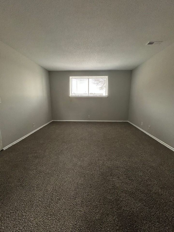 Eleganz Rentals (4625 N 56th Street) - Photo 3 of 32