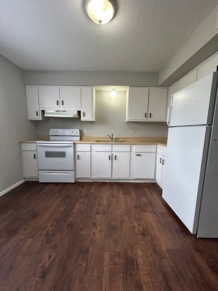 Eleganz Rentals (4625 N 56th Street) - Photo 5 of 32