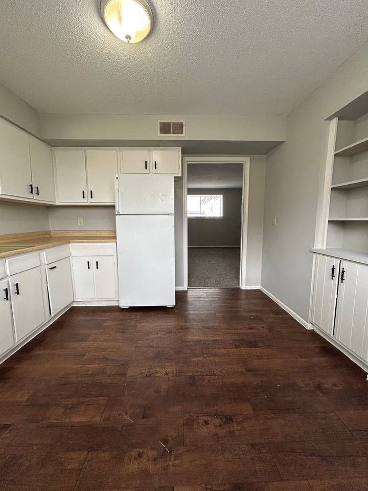 Eleganz Rentals (4625 N 56th Street) - Photo 6 of 32