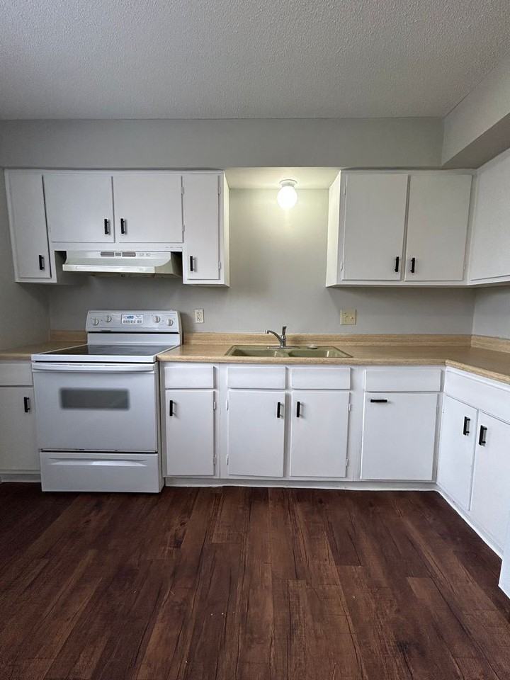 Eleganz Rentals (4625 N 56th Street) - Photo 7 of 32