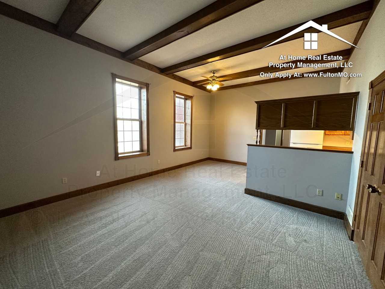 103 E 10th St - Photo 3 of 26