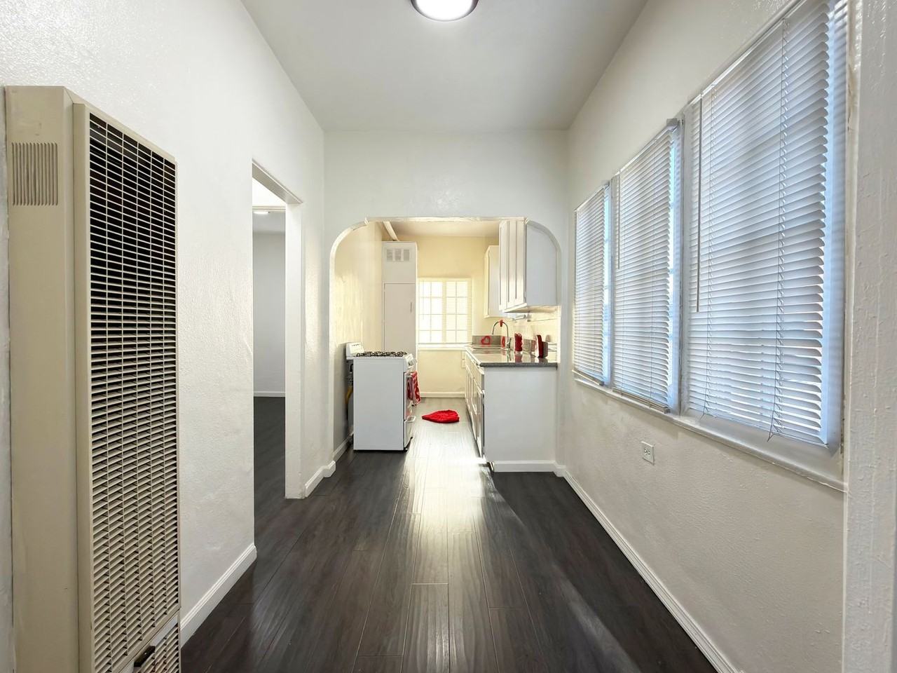 LB1045 - Photo 4 of 21