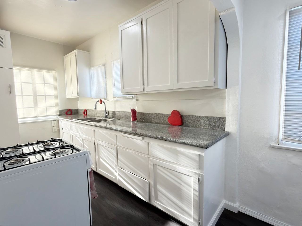 LB1045 - Photo 6 of 21