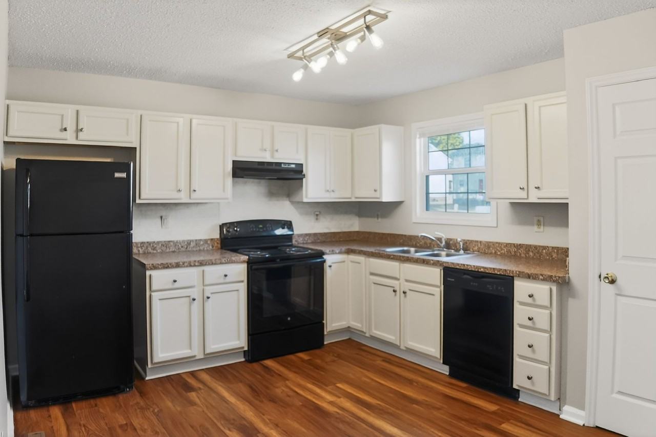 531 Park St - Photo 4 of 14