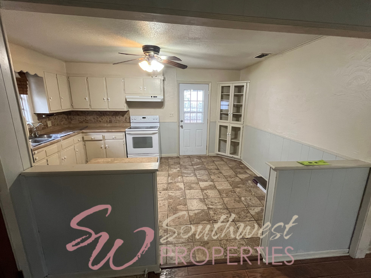 726 N Barton St - Photo 4 of 15