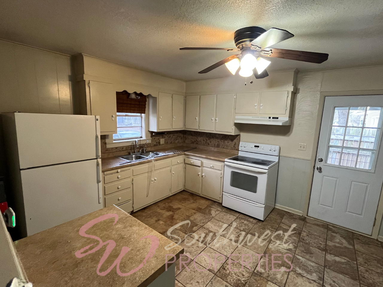 726 N Barton St - Photo 5 of 15