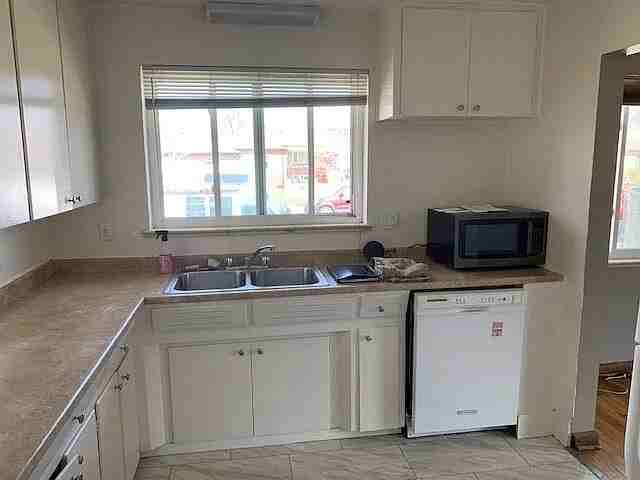 1379 S Grant St - Photo 5 of 10