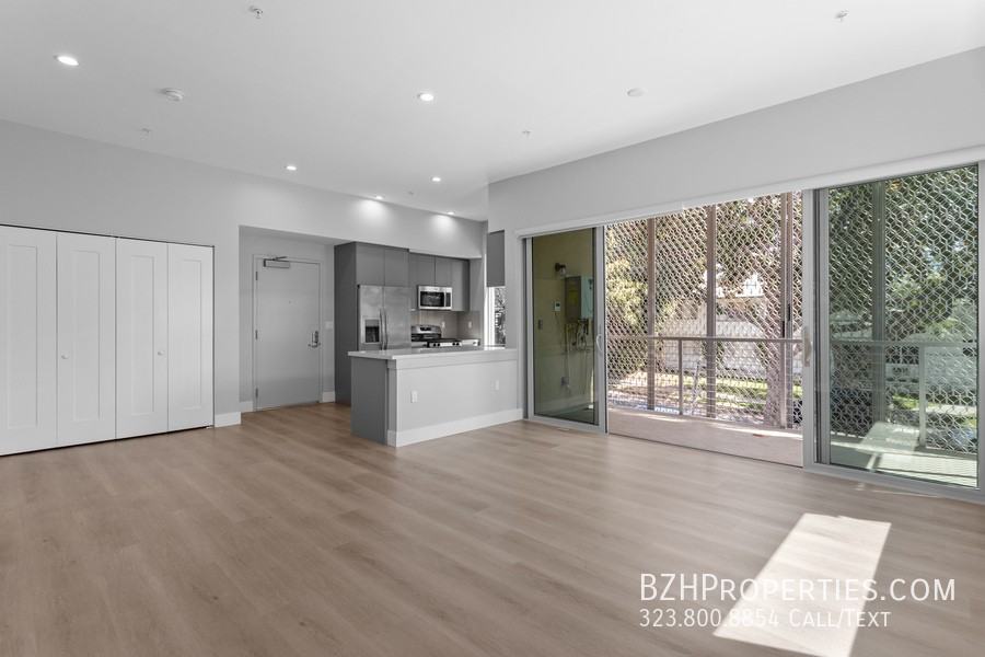 1223 N Hayworth Ave - Photo 6 of 12