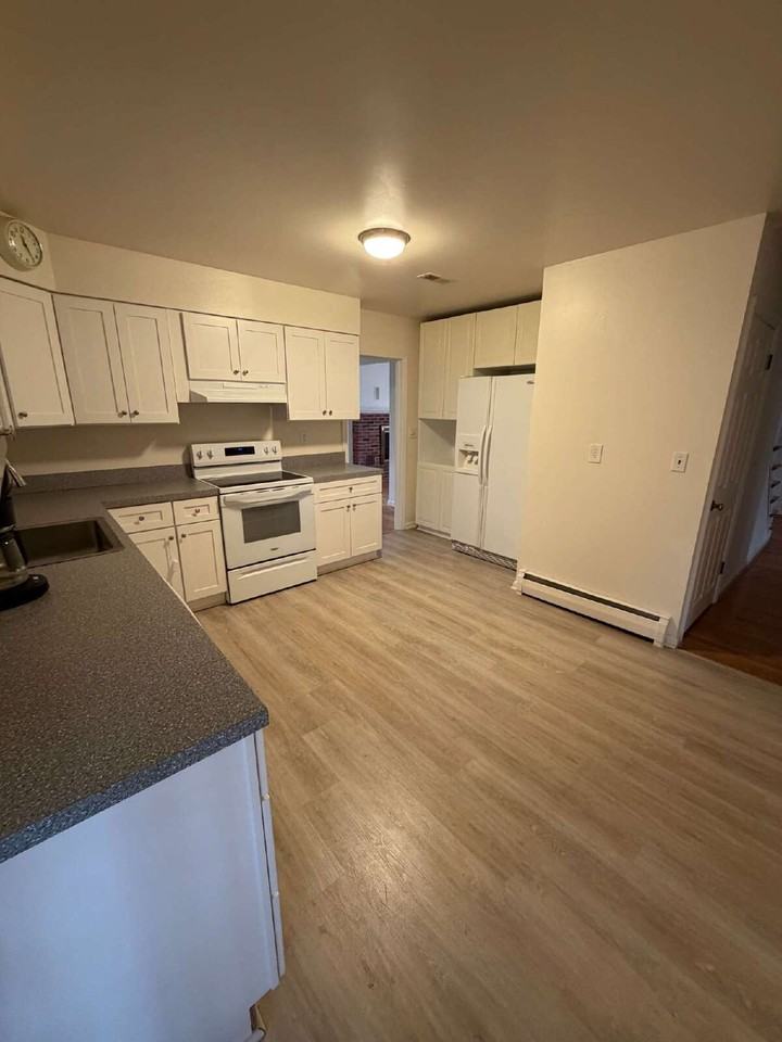 9710 Gwynn Park Dr - Photo 3 of 14