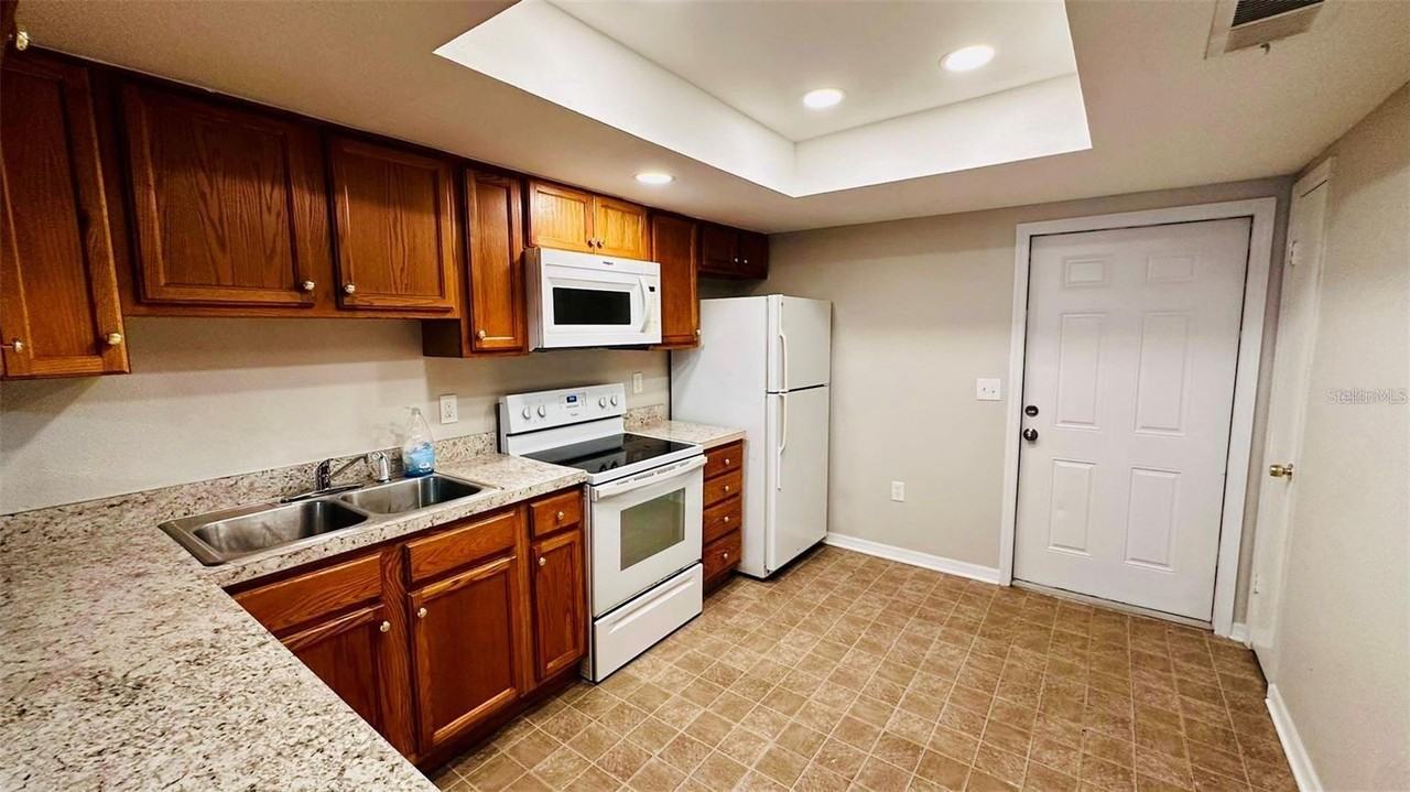 253 Century Blvd - Photo 4 of 7