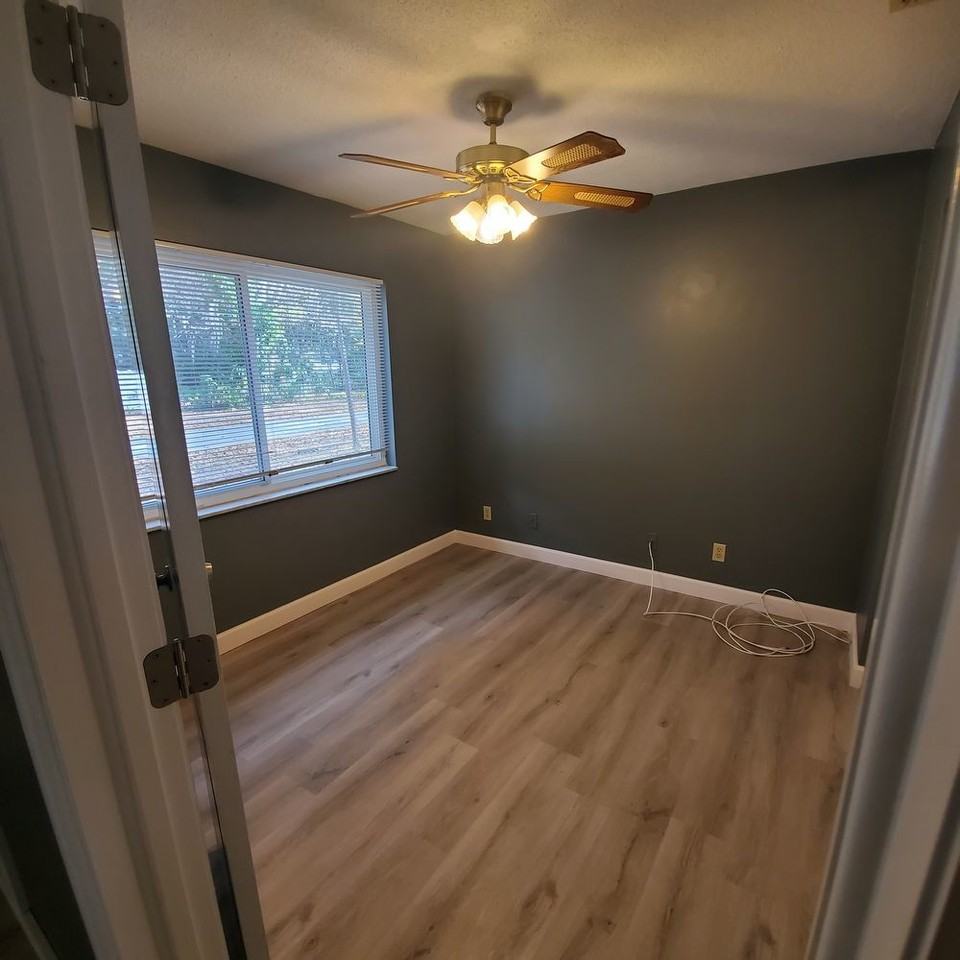 5618 Delaware Ave - Photo 6 of 17