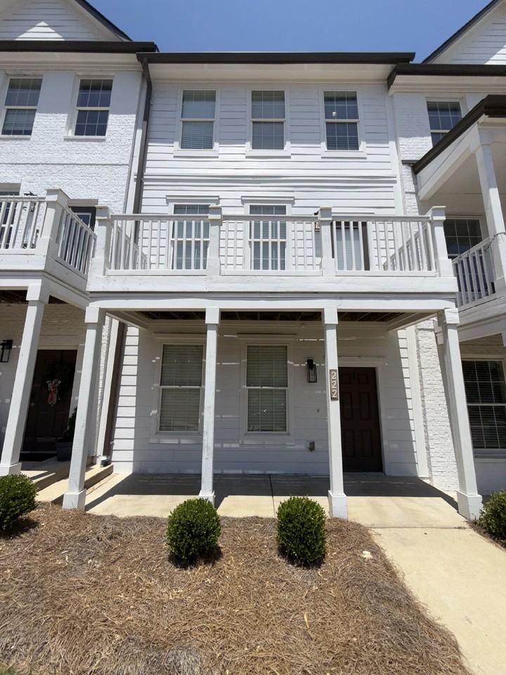 222 Town Center Dr - Photo 5 of 26