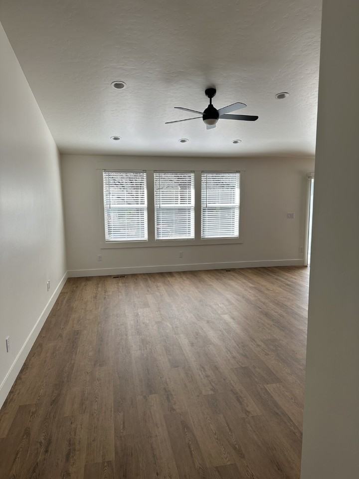 1765 E Oakcrest Dr - Photo 5 of 32