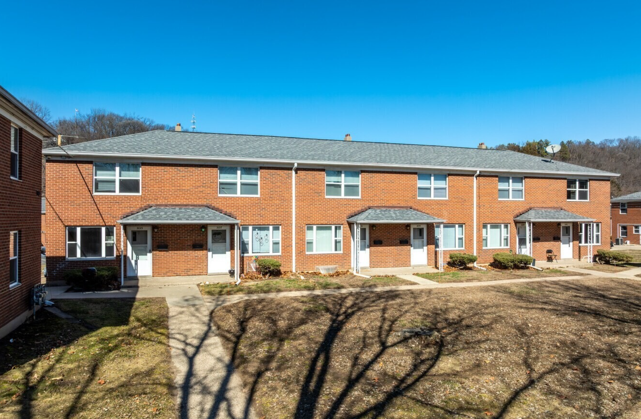 Eagle Point Townhomes - Photo 3 of 3