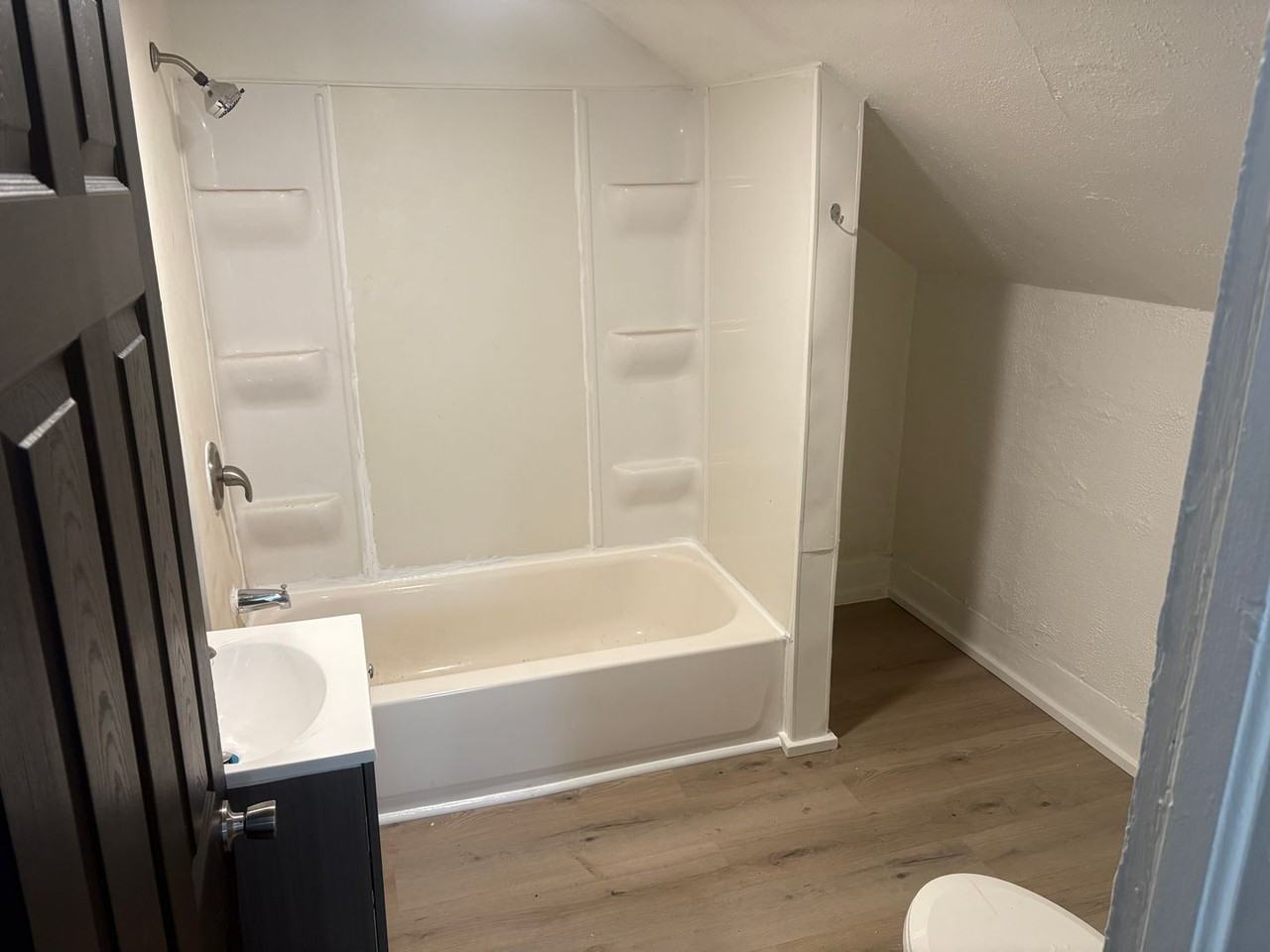 408 E 8th St - Photo 4 of 6