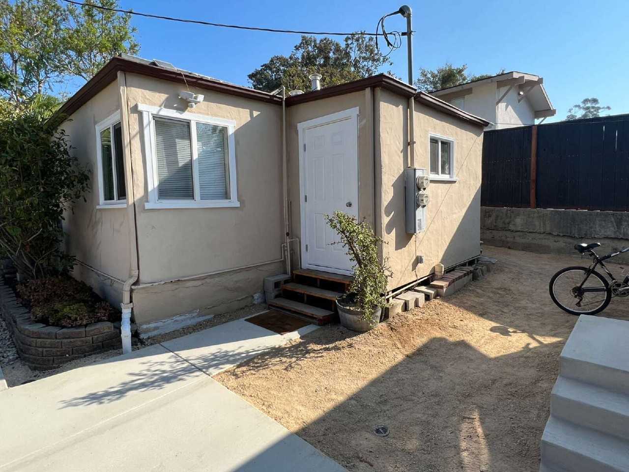 1243A Bond St - Photo 5 of 9