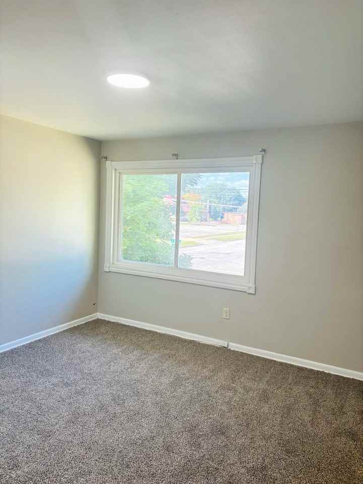 3223 State St - Photo 6 of 8