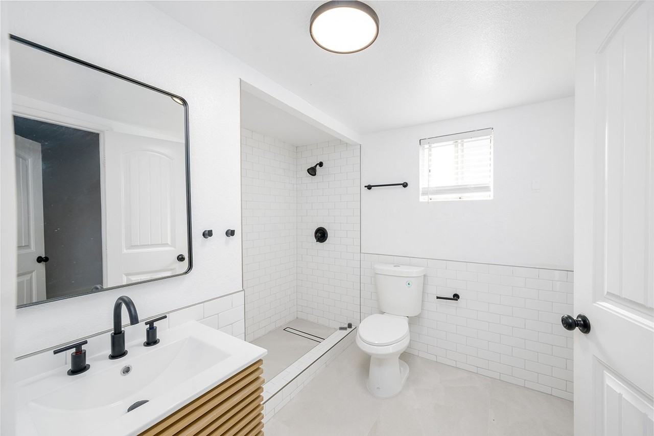 4320 48th St - Photo 5 of 17