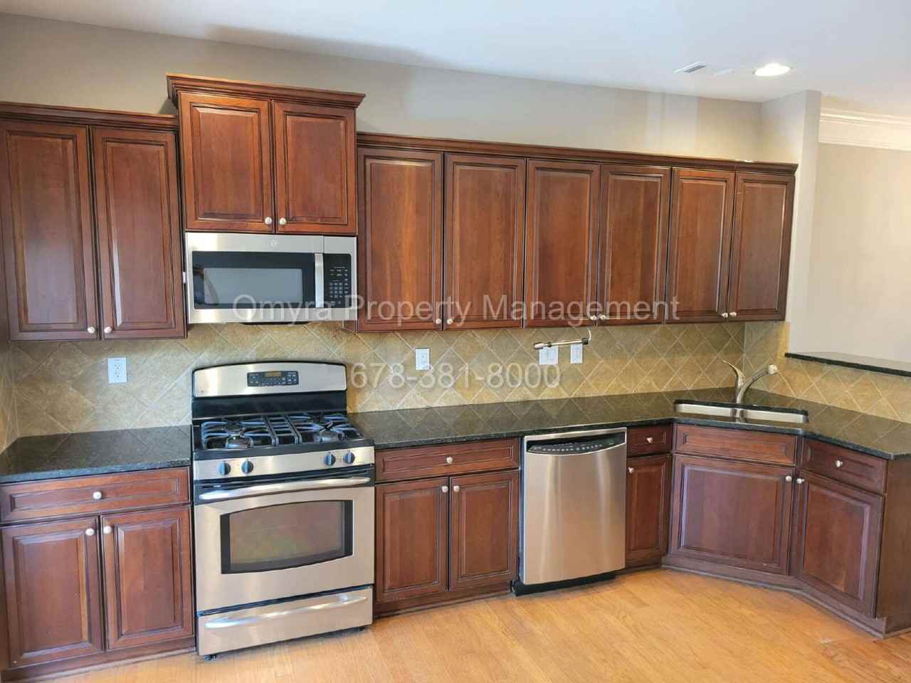 831 Commonwealth Ave Se - Photo 2 of 17