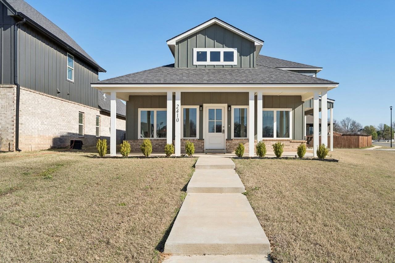 2410 W Charleston St - Photo 2 of 50