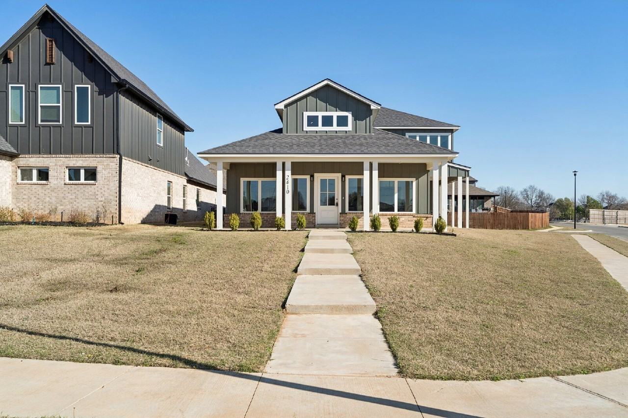 2410 W Charleston St - Photo 3 of 50