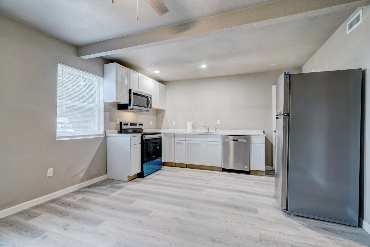 6455 S 49th West Ave #1 - Photo 4 of 17