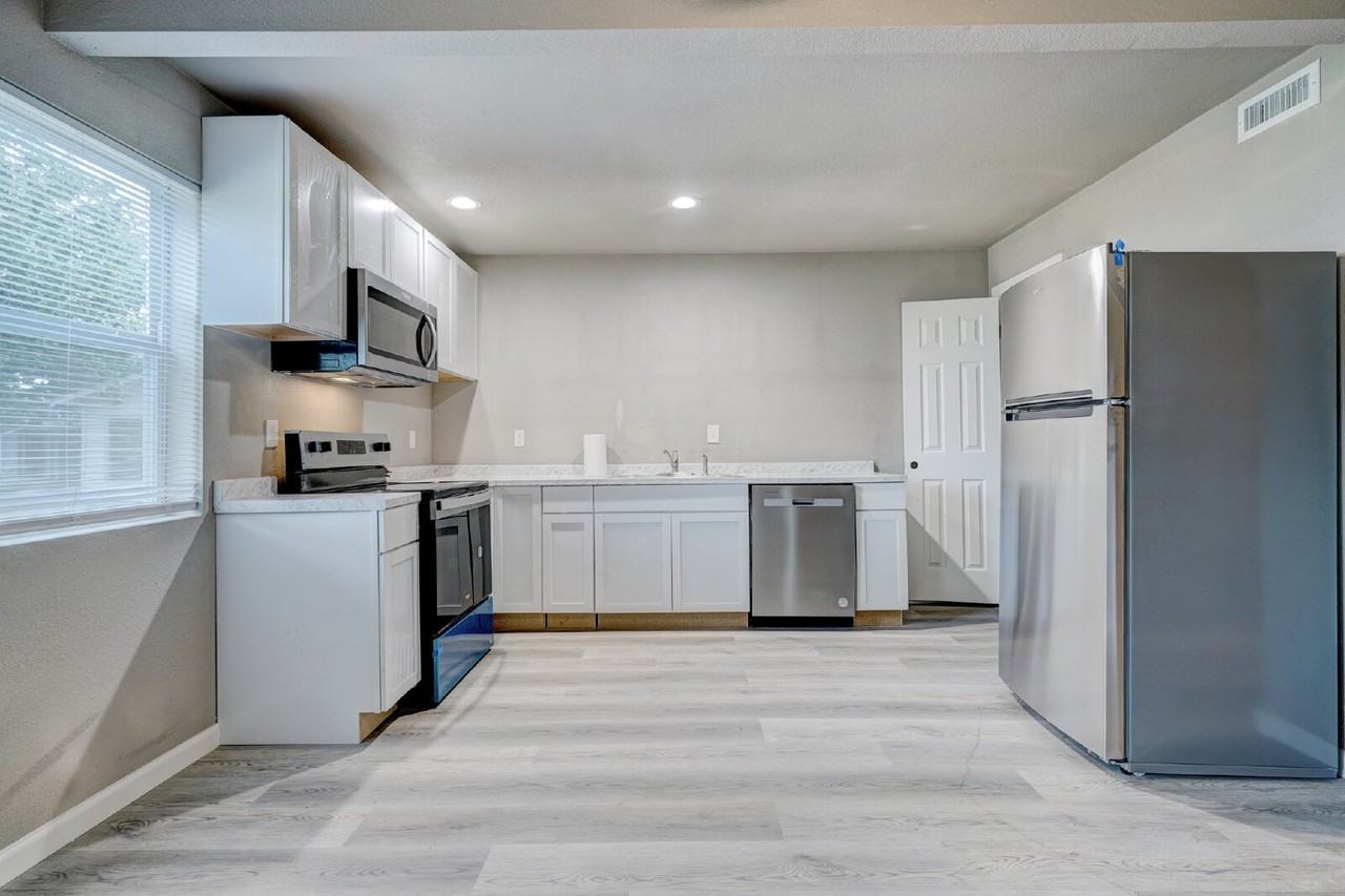 6455 S 49th West Ave #1 - Photo 5 of 17