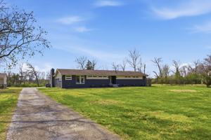 featured image of 916 Berwick Trl