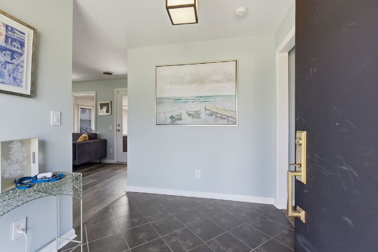 916 Berwick Trl - Photo 3 of 39