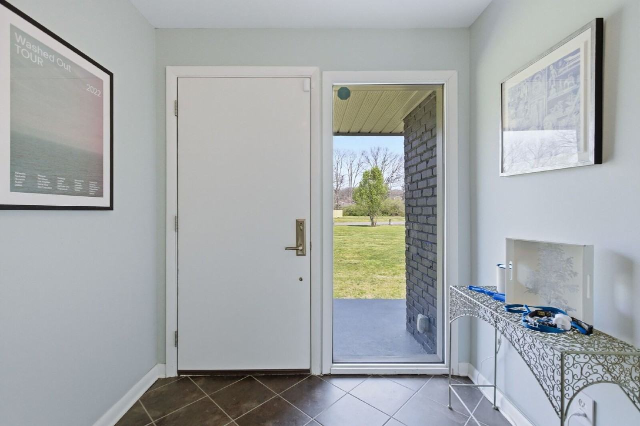 916 Berwick Trl - Photo 4 of 39