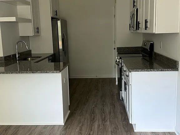 705 W Parker Rd #B - Photo 2 of 6