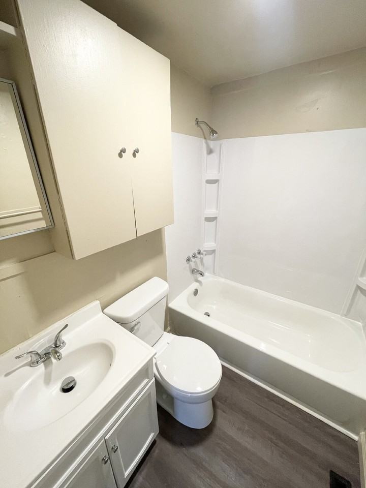 1632 W 17th St - Photo 4 of 7