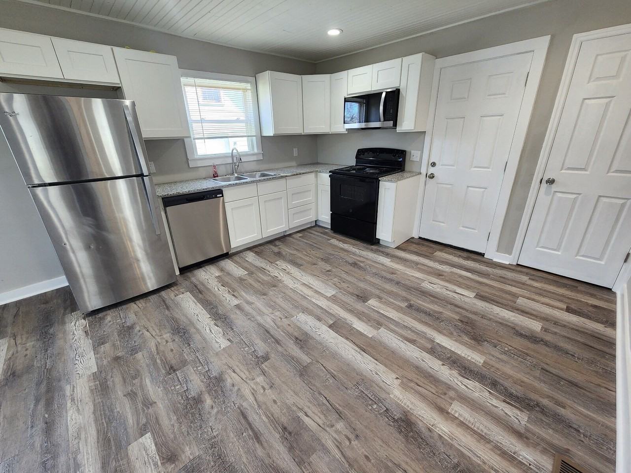 110 Mckinley St - Photo 4 of 13