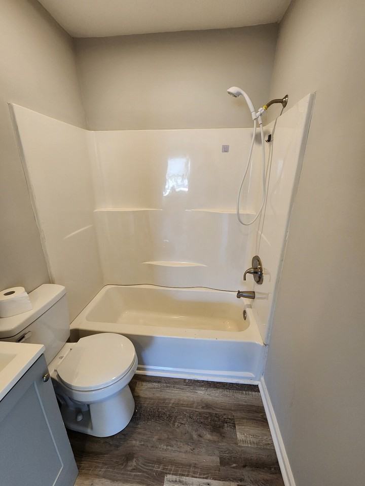 110 Mckinley St - Photo 7 of 13