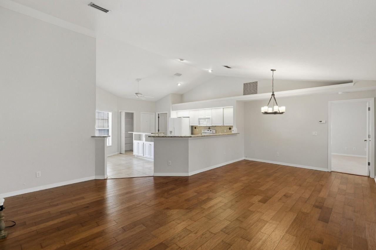 5327 Sw 89th St - Photo 5 of 24